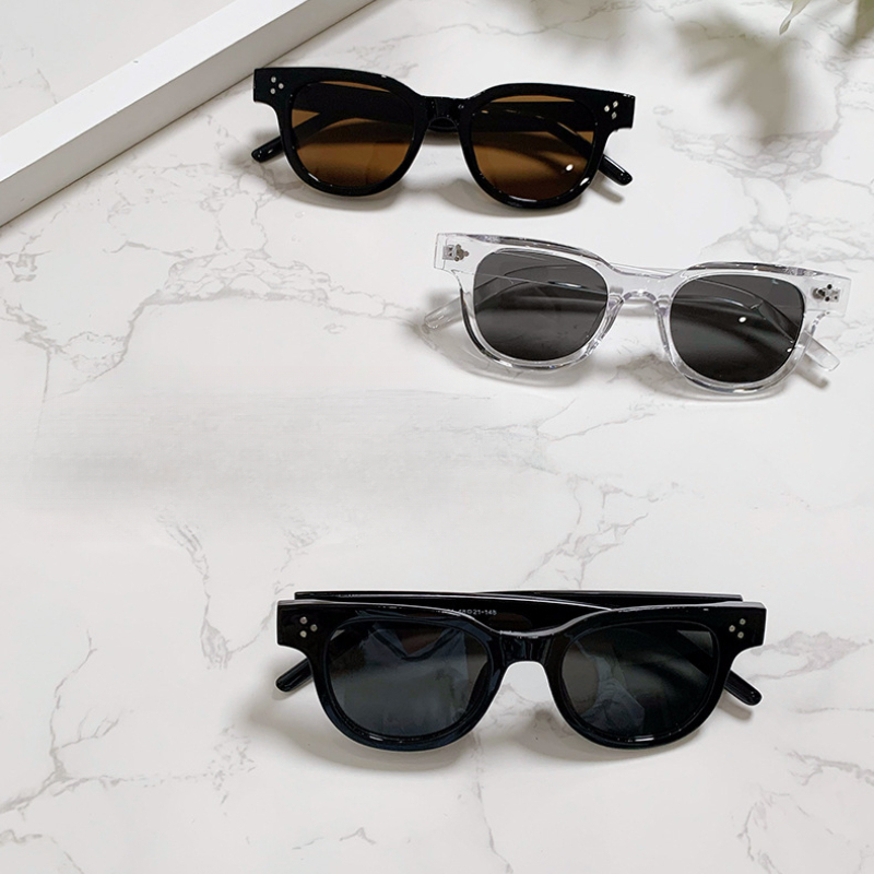 Lunettes de soleil à monture r - Men Fashion Photography avis et prix