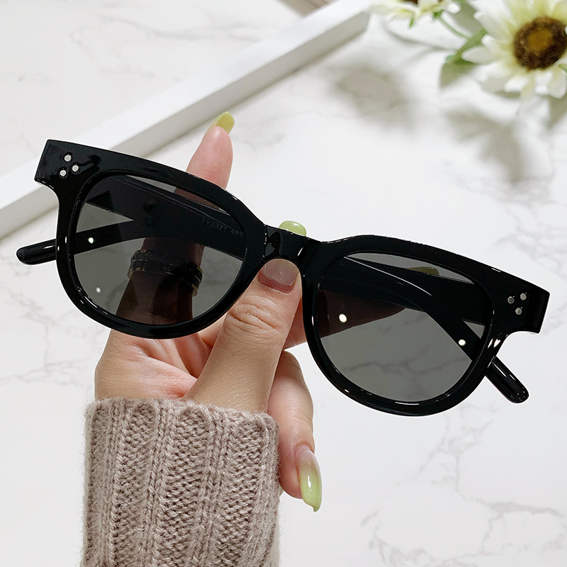 Lunettes de soleil à monture r - Men Fashion Photography avis et prix